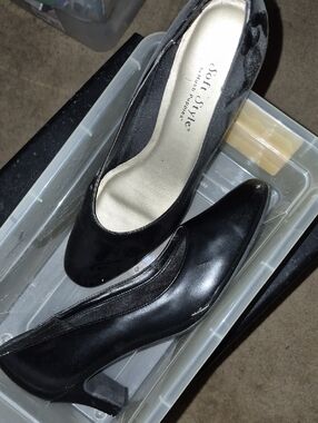 Soft Style Black Patent and Matte Heeled Pumps